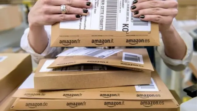 Коробка від товарів Amazon