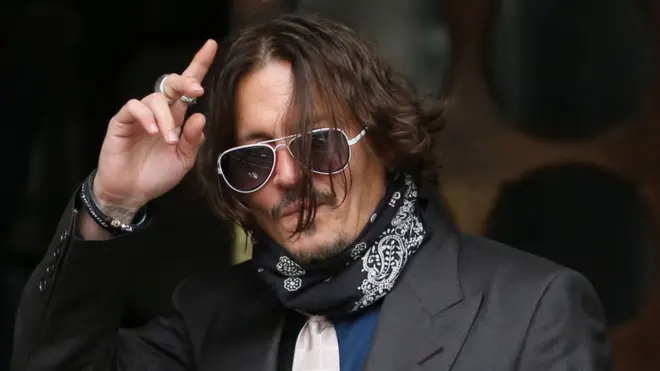 Johnny Depp, dövmesine güldüğü için eski eşi Heard'e tokat attığı iddiasını reddetti