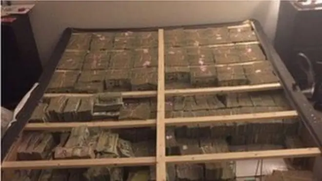 میسا چوسٹس میں بستر سے دو کروڑ ڈالر برآمد