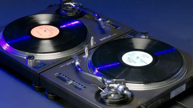 መጻወቲ ሙዚቃ