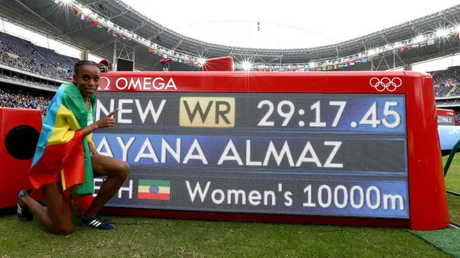 Almaz Ayana destrozó el récord mundial femenino en la carrera de 10.000 metros de las Olimpiadas de Río 2016, con una diferencia de 14 segundos.