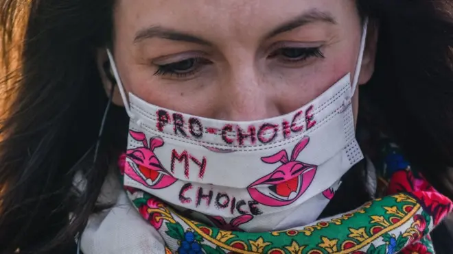 કોરોનાની મહિલાની તસવીર