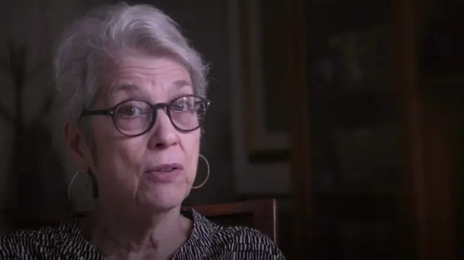 جسیکا لیدز می گوید یک تاجر 38 ساله بود که آقای ترامپ در هواپیما او را "دستمالی" کرد