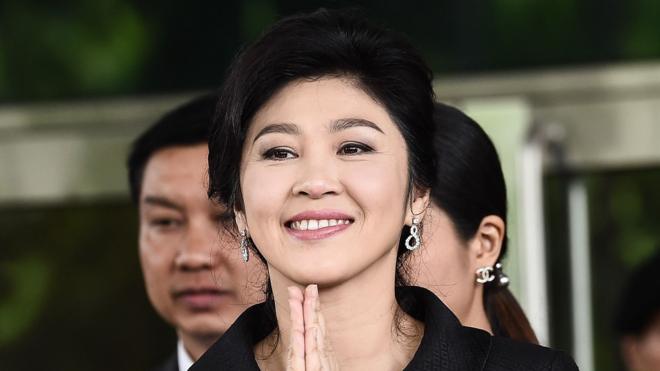 Former Thai prime minister Yingluck Shinawatra greets her supporters as she leaves the Supreme Court in Bangkok on 21 July 2017.