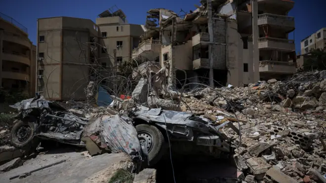 Uništene zgrade u izraelskom napadu u gradu Tir, na jugu Libana