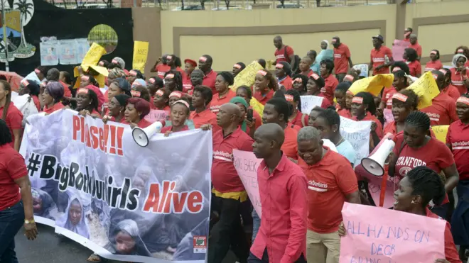 Loni lo pé ọdún mẹ́rin geere ti wọn ko ọ̀rìnlérúgba o din mẹ́rin ọmọbìrin ni ileewe girama to wà ni Chibok