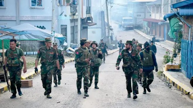 ရှေ့တန်းက TNLA တပ်ဖွဲ့ဝင်တွေ (ပုံဟောင်း)