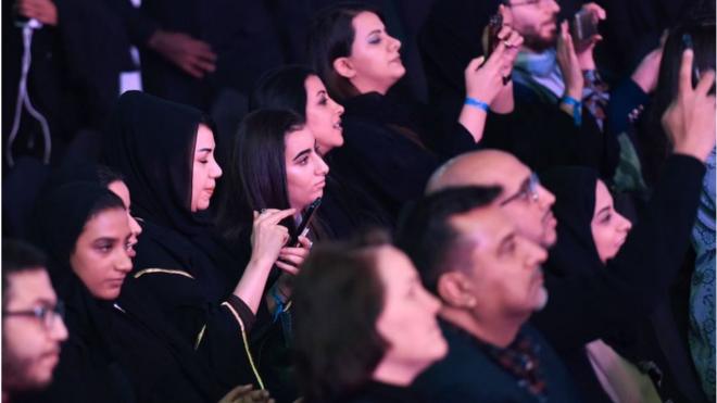 في السعودية: جدل حول أول مسرحية مختلطة الممثلين والجمهور