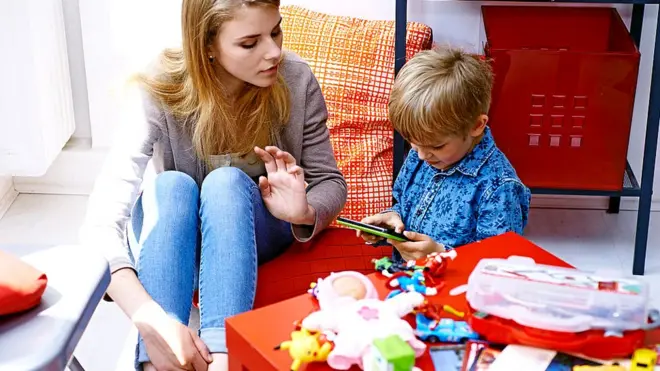 Нянька з дитиною