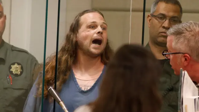 Christian apareció frente al juez gritando cosas como "Lo llaman terrorismo. Yo lo llamo patriotismo" o "Muerte a los enemigos de EE.UU.".