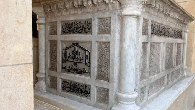 قبر الشاعر أحمد شوقي ضمن "مقبرة تحيا مصر للخالدين" - من الصفحة الرسمية لمحافظة القاهرة عبر فيسبوك