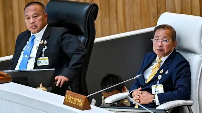 ทั้งประธานวุฒิสภา มงคล สุระสัจจะ ประธานวุฒิสภา และรองฯ เกรียงไกร ศรีรักษ์ ตกเป็นผู้ถูกกล่าวหา “คดีฮั้วเลือก สว.” ซึ่งถูกออกหมายเรียกมารับทราบข้อกล่าวหา 19 พ.ค. 