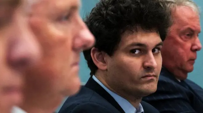 سم بنکمن-فرید بنيانگذار اف‌تی‌اکس از مقام مديریت اجرایی در روز جمعه کناره‌گیری کرد