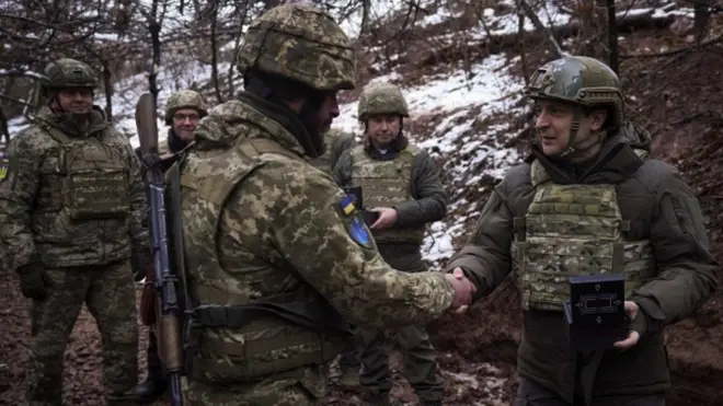 ፕረዚደንት ዩክሬን ቦሎድሚር ዘለነስኪ ኣብ ግንባር ኲናት