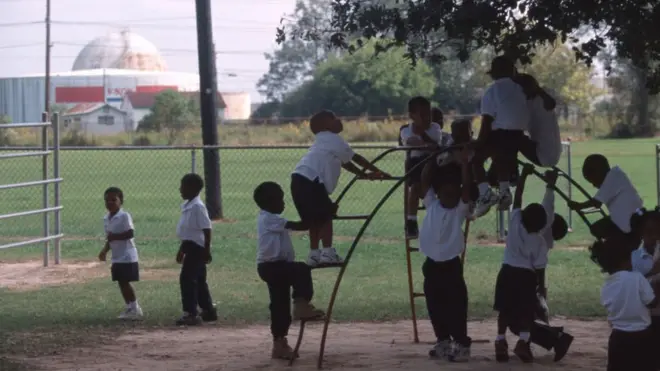 A veces, hasta las escuelas están cerca de las instalaciones petroquímicas