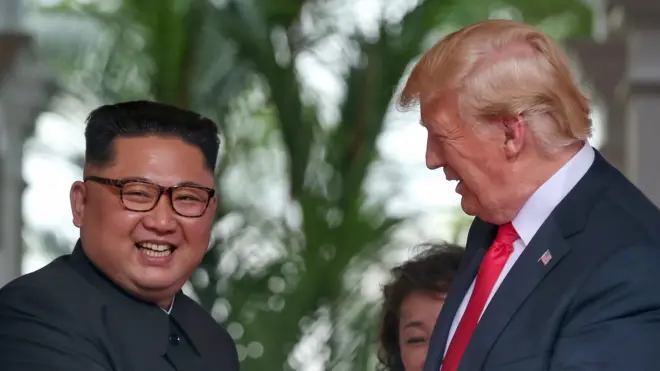 김정은 북한 노동당 위원장(왼쪽)과 도널드 트럼프 미국 대통령