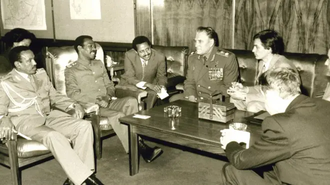 አያልነህ ሙላቱ ከቀድሞው መሪ መንግስቱ ኃይለማርያም በማስተርጎም ስራ ላይ