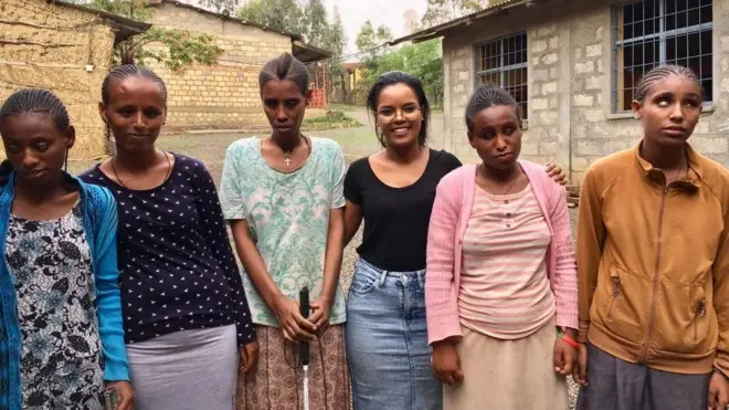 መዓዛ ግደይ (ማእኸል) ምስ ተምሃሮ ቤት-ትምህርቲ መርሃ እውራን መቐለ