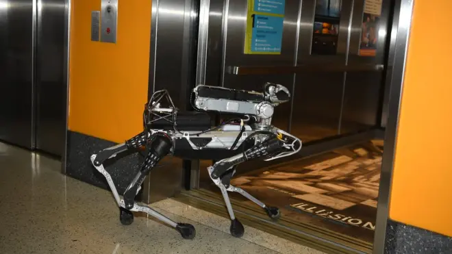 Безголовый пёс-собака SpotMini - флагманский продукт Boston Dynamics