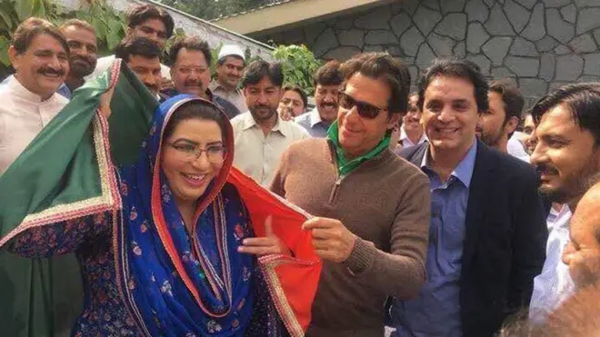 ڈاکٹر فردوس عاشق اعوان کی پی ٹی آئی میں شمولیت کے موقع پر لی گئی تصویر