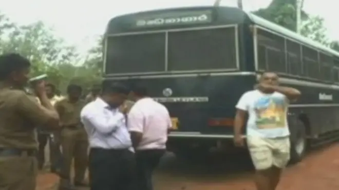 ප්‍රහාරයට ලක් වූ බන්ධනාගාර රථය