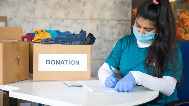 স্বেচ্ছাসেবামূলক প্রতিষ্ঠানগুলো অনেক সময় অনুদান গ্রহণ করে থাকে