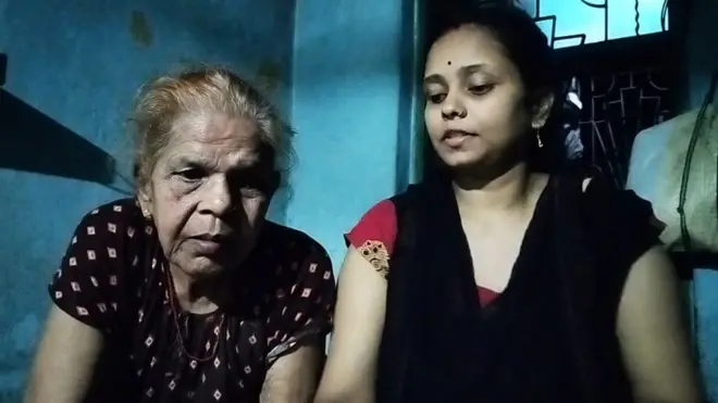 बादामी देवी (बाएं)