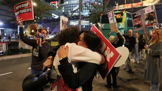 حامیان خانوادههای گروگانهای اسرائیلی هم در تل آویو شادی کردند