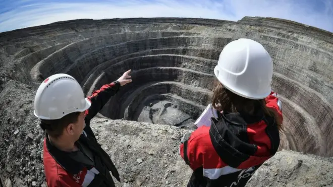 Тотального эмбарго на российские алмазы Запад так и не ввел. Карьер "Алросы" в Якутии