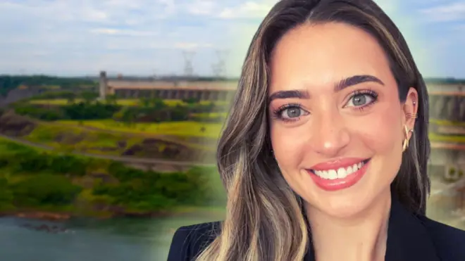 Колаж - жінка з довгим волоссям усміхається на тлі пейзажу Парагваю