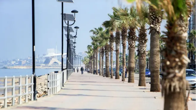 Libaanos, magaalaa Sidoonaa keessatti namoonni daandii qullaa Korniichee irra yeroo deeman