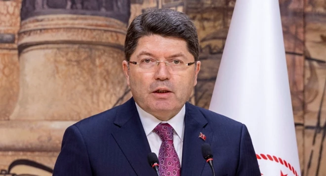 Adalet Bakanı Tunç, Dolmabahçe'deki bilgilendirmede konuşuyor (27 Mart)