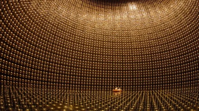 เครื่องมือตรวจจับอนุภาคนิวทริโน Super-Kamiokande ที่จังหวัดกิฟุของญี่ปุ่น