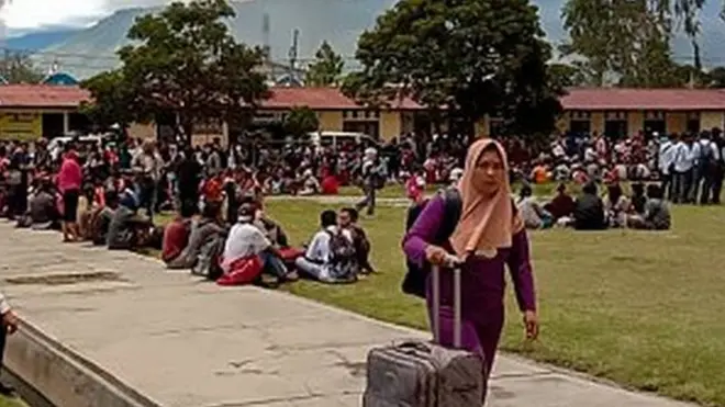 Ribuan warga pendatang mengungsi sejak kerusuhan berdarah pecah di Wamena, Senin (23/09)