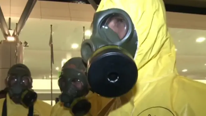 คนใส่หน้ากากกันสารพิษ