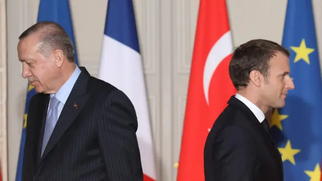 В ряды возмутителей спокойствия в НАТО вслед за Дональдом Трампом встали президенты Турции и Франции Реджеп Тайип Эрдоган и Эмманюэль Макрон