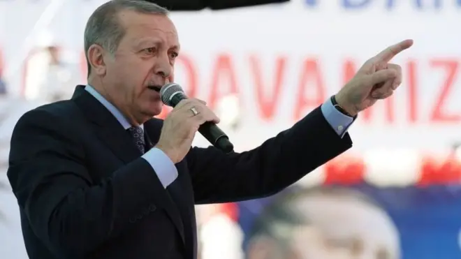 أردوغان يحشد الناخبين قبيل إجراء الاستفتاء المثير للجدل الشهر المقبل