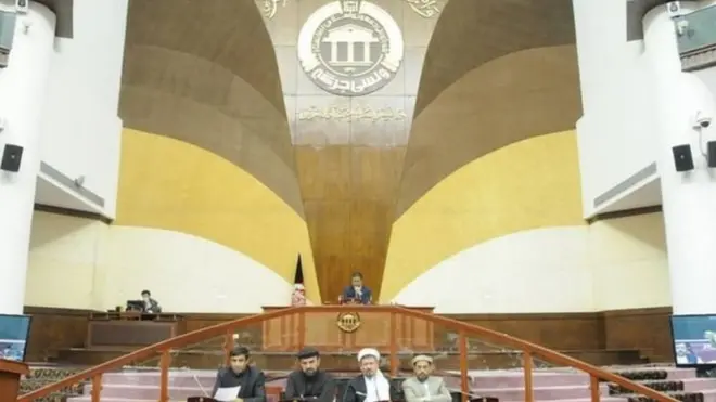 د افغانستان ولسي جرګې د شنبې په ورځ د حکومت د مشرانو ترمنځ د وروستیو څرګندونو په اړه توند غبرګون وښود