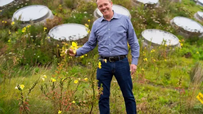 Selama 15 tahun, Scott Moran telah membantu merancang, membangun dan kini — sebagai direktur senior pameran dan arsitektur — mempertahankan sistem hijau bangunan California Academy of Sciences.