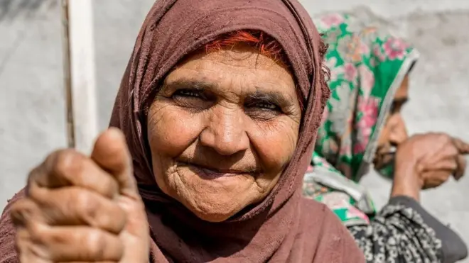 الجدات اللائي عايشن الانفصال أو الحرب أو كلاهما يحفظن أسرار هذا التراث من العلاجات الطبيعية