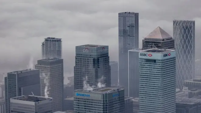 Правительство Британии обещает, что Лондон как финансовый центр ждет после брексита блестящее глобальное будущее. Но пока для него настало время туманной неопределенности