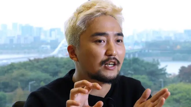 "스탠드업 코미디라는 장르가 코미디의 원형에 가깝다는 생각을 많이 했어요"