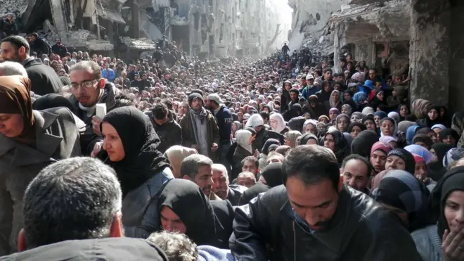 يعد مخيم اليرموك أحك أكبر مخيمات اللاجئين الفلسطينيين في ضواحي العاصمة السورية