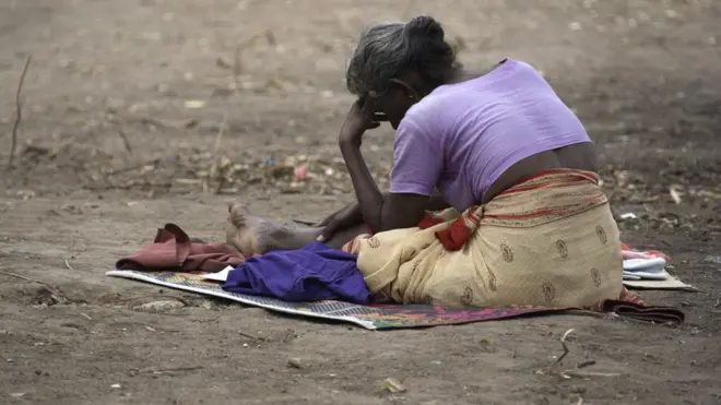 මහ මඟට වැටුණු දෙමව්පියන් සමාජසේවා භාරයට - එස්බී