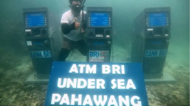 Penenggelaman ATM BRI di Pulau Pahawang ini mendapatkan rekor MURI.