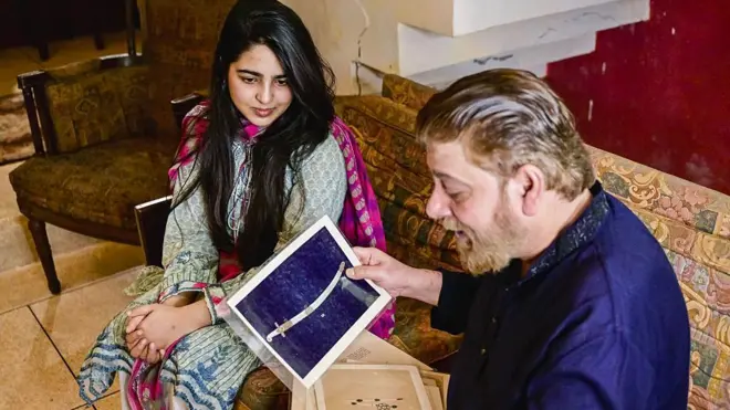 خواجه نعیم مراد امیدوارست گنجینه خانودگی از جمله الماس دریای نور را پس بگیرد