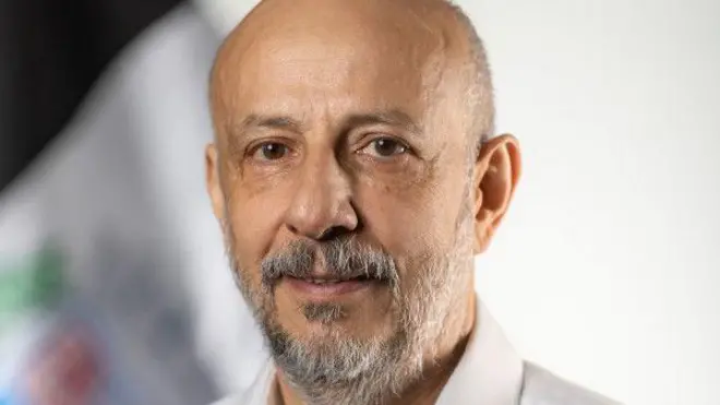 Retrato de Ruy Ferraz Fontes, que aparece com sorriso contido