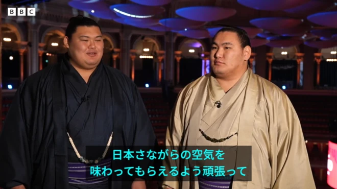 インタビューに答える横綱豊昇龍関と同大の里関