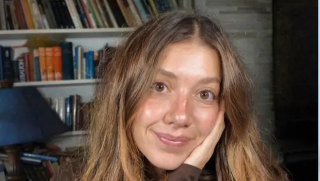 Retrato de Catharina Doria, com livros ao fundo