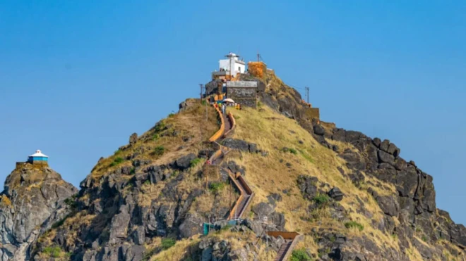 ગિરનાર પર્વતની તસવીર